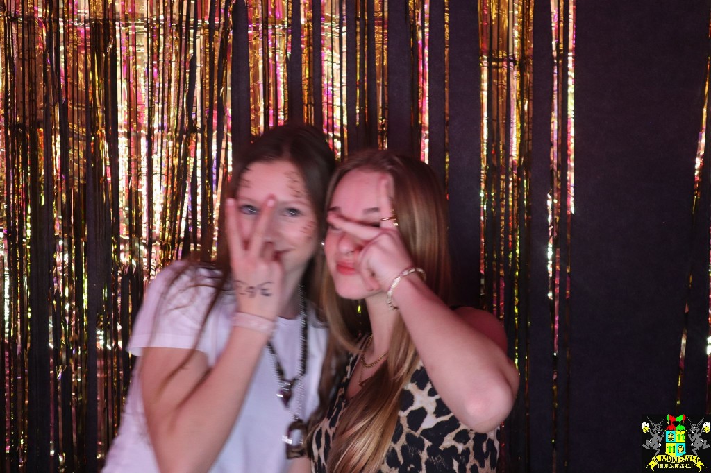 ../Images/Jeugd Opwarmbal Photobooth 089.jpg